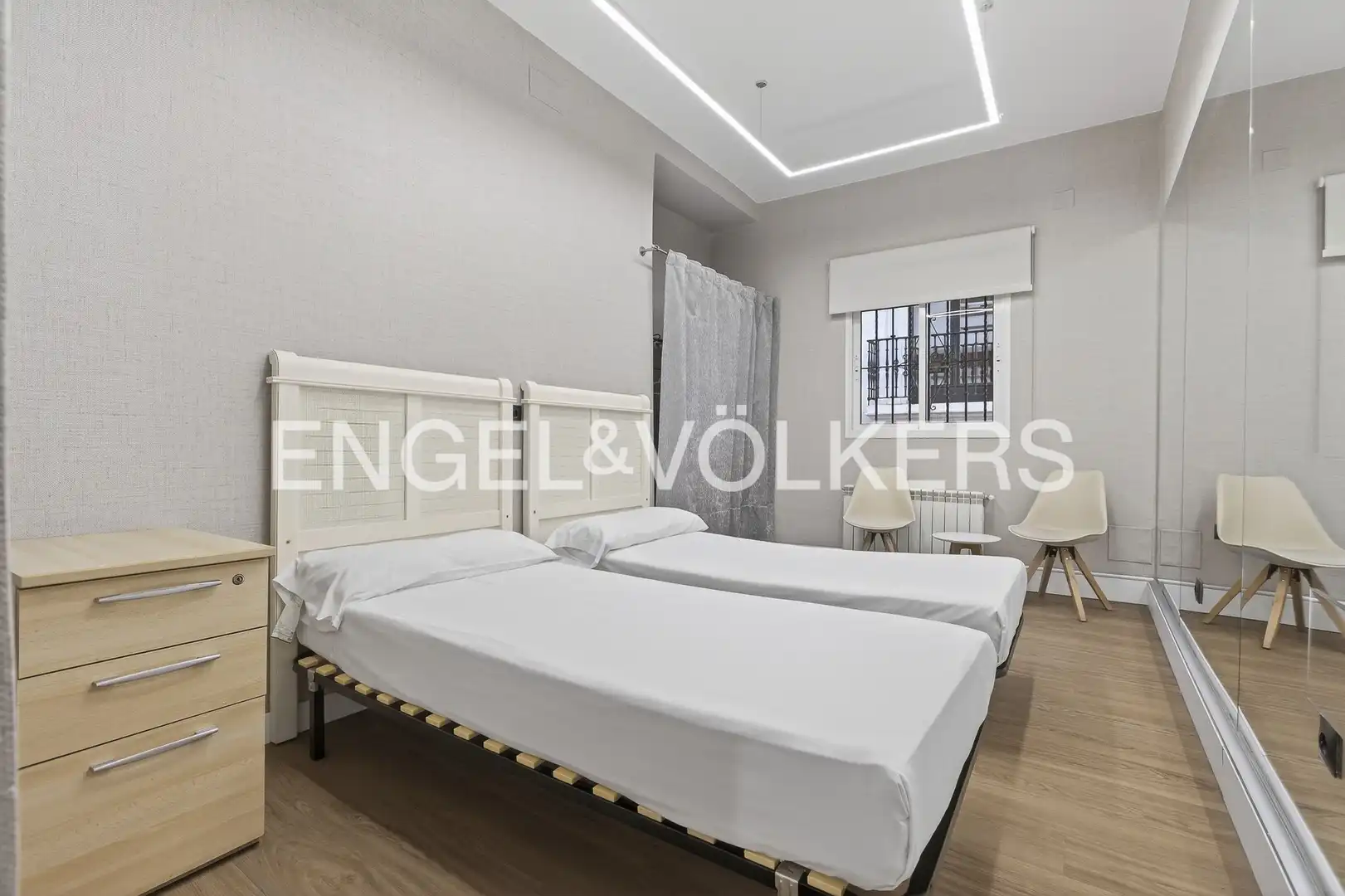 Bedroom of Houses for sale in Sevilla  with Air Conditioner, Heating and Parquet flooring