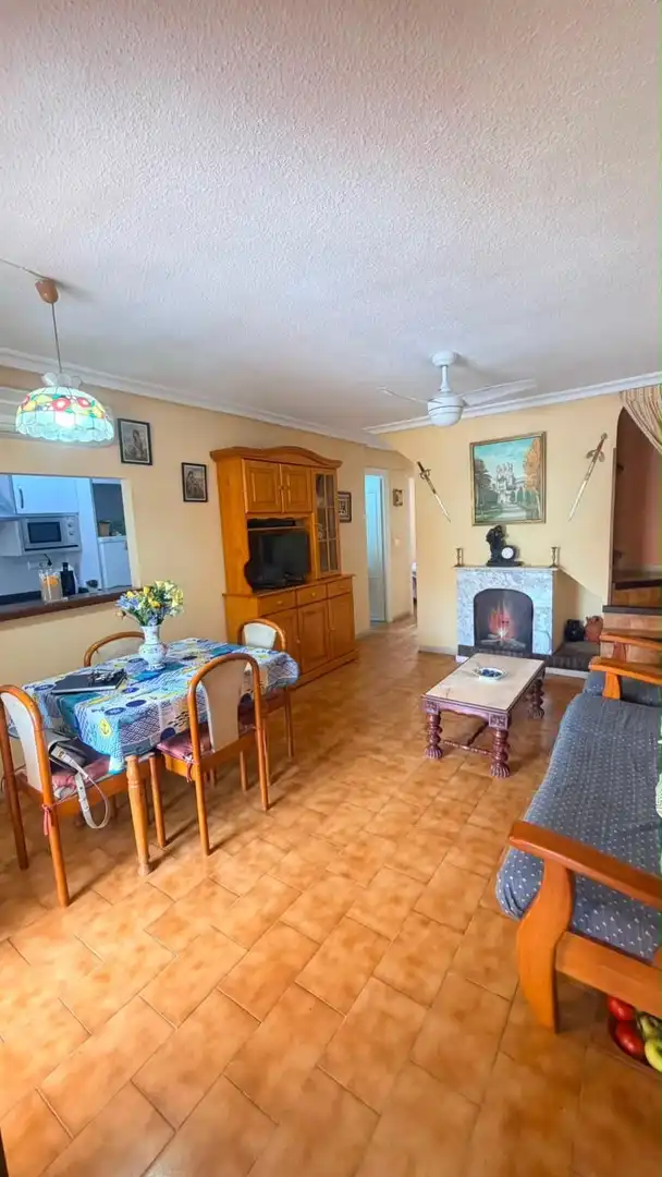 Sala de estar de Ático en venta en Torrevieja con Aire acondicionado, Terraza y Amueblado