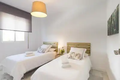 Habitación de Casa adosada en venta en Benalmádena con Aire acondicionado, Calefacción y Jardín privado