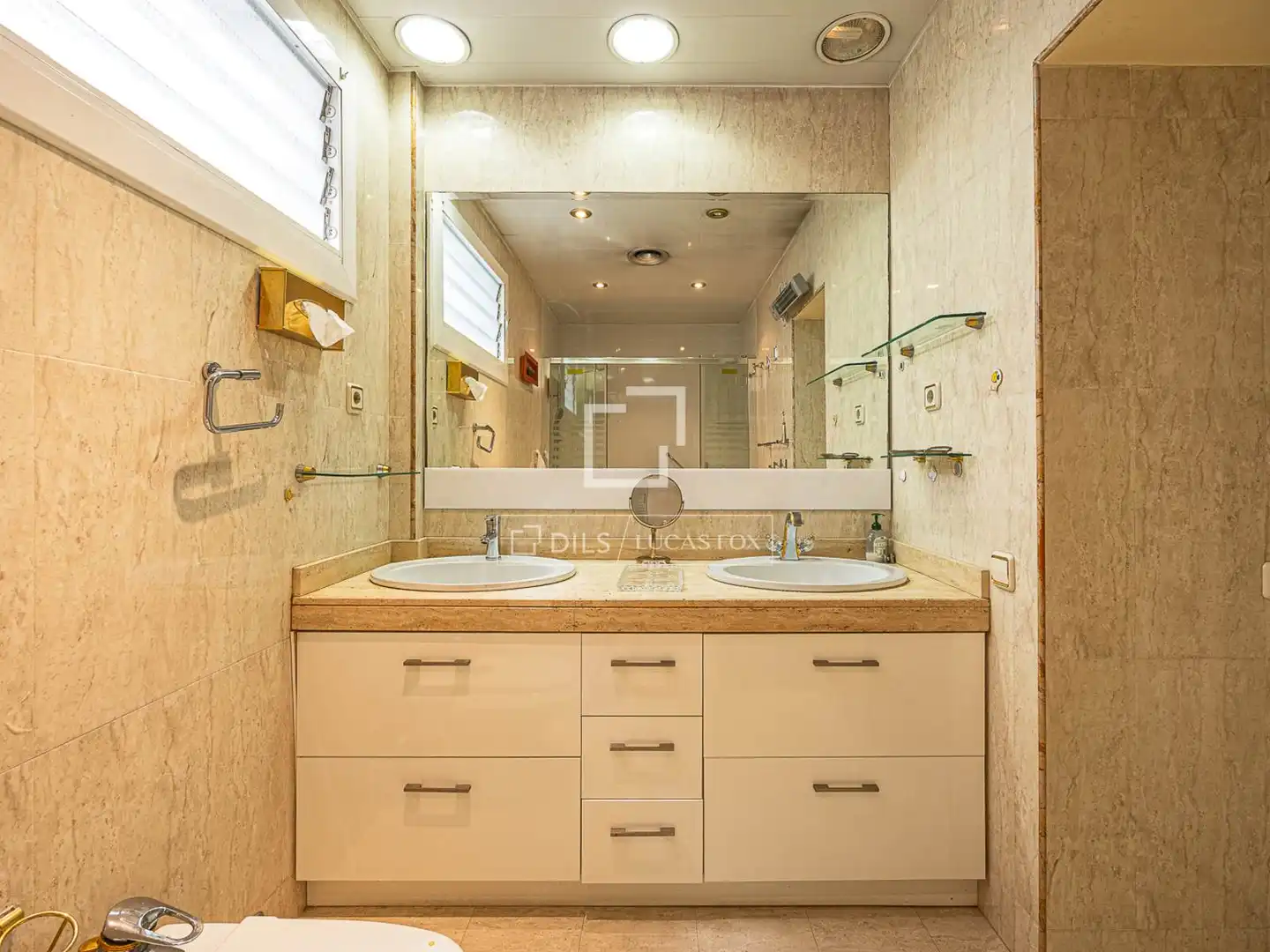 Bathroom of Flat for rent in Barcelona  with Air Conditioner, Heating and Furnished