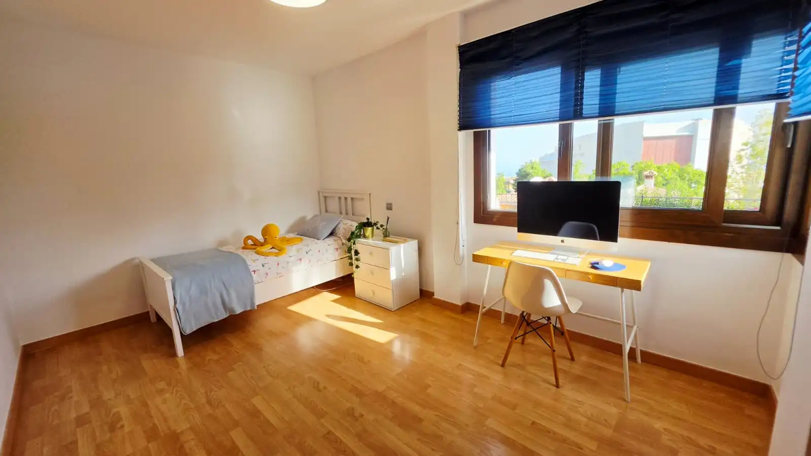 Dormitori de Casa o xalet en venda en Fuengirola amb Aire condicionat, Jardí privat i Terrassa
