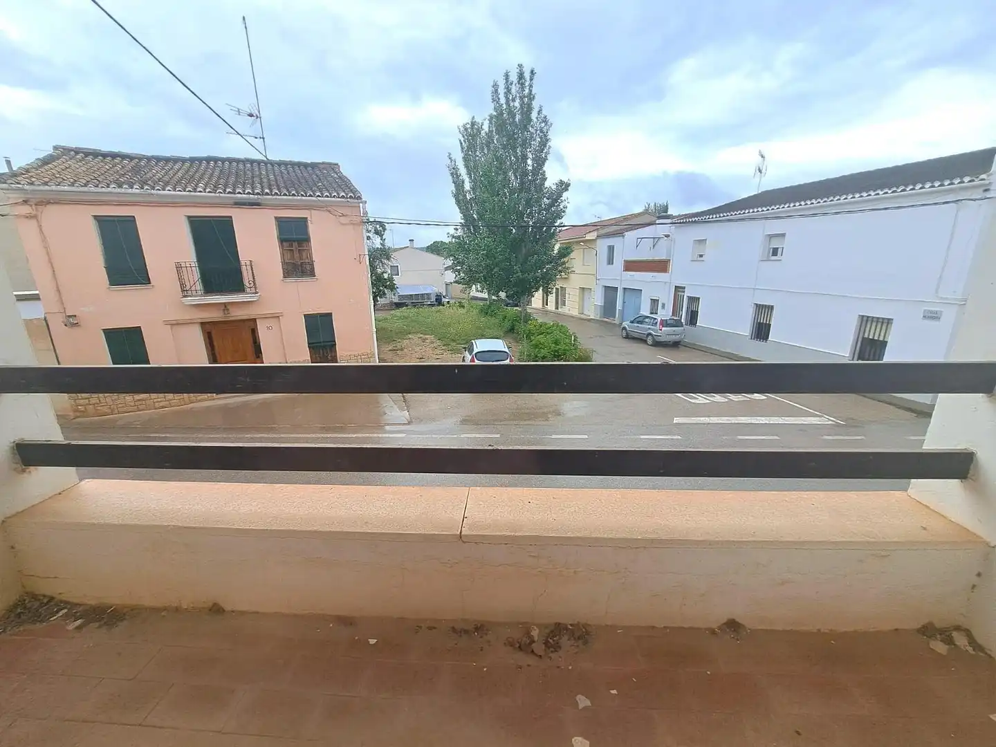 Vista exterior de Casa o xalet en venda en Requena amb Terrassa i Balcó