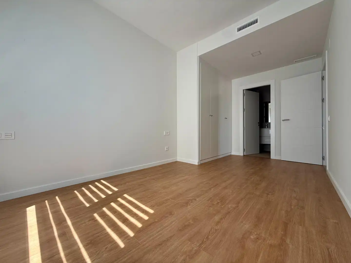Wohnung zur Miete in Sevilla mit Klimaanlage, Heizung und Privatgarten