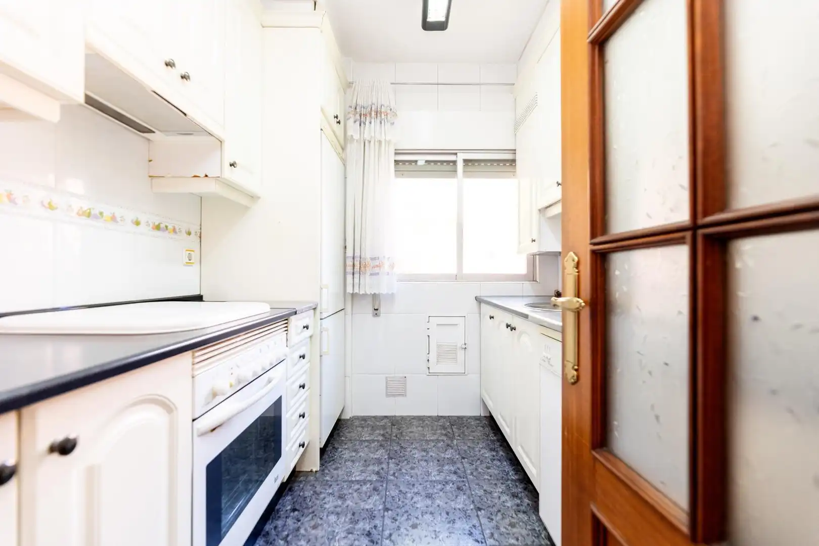 Cocina de Piso en venta en Madrid con Calefacción, Parquet y Alarma