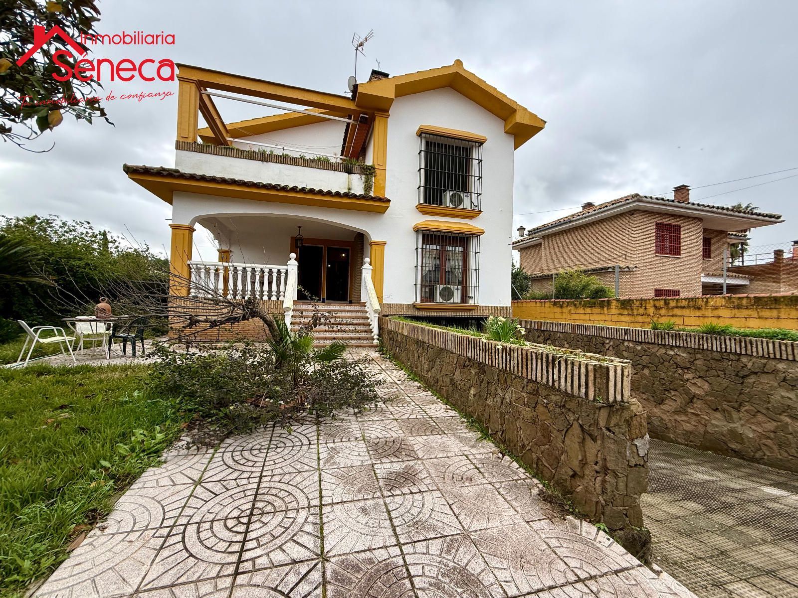 Exterior view of House or chalet for sale in  Córdoba Capital  with Terrace, Furnished and Balcony