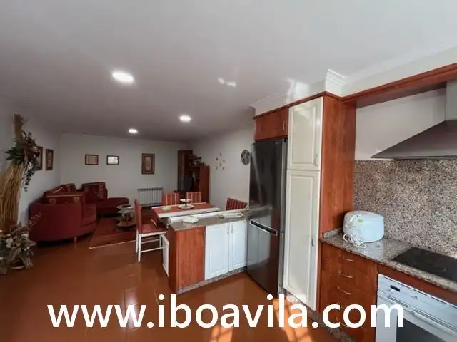 Cuina de Casa o xalet en venda en Pontevedra Capital  amb Jardí privat, Terrassa i Traster