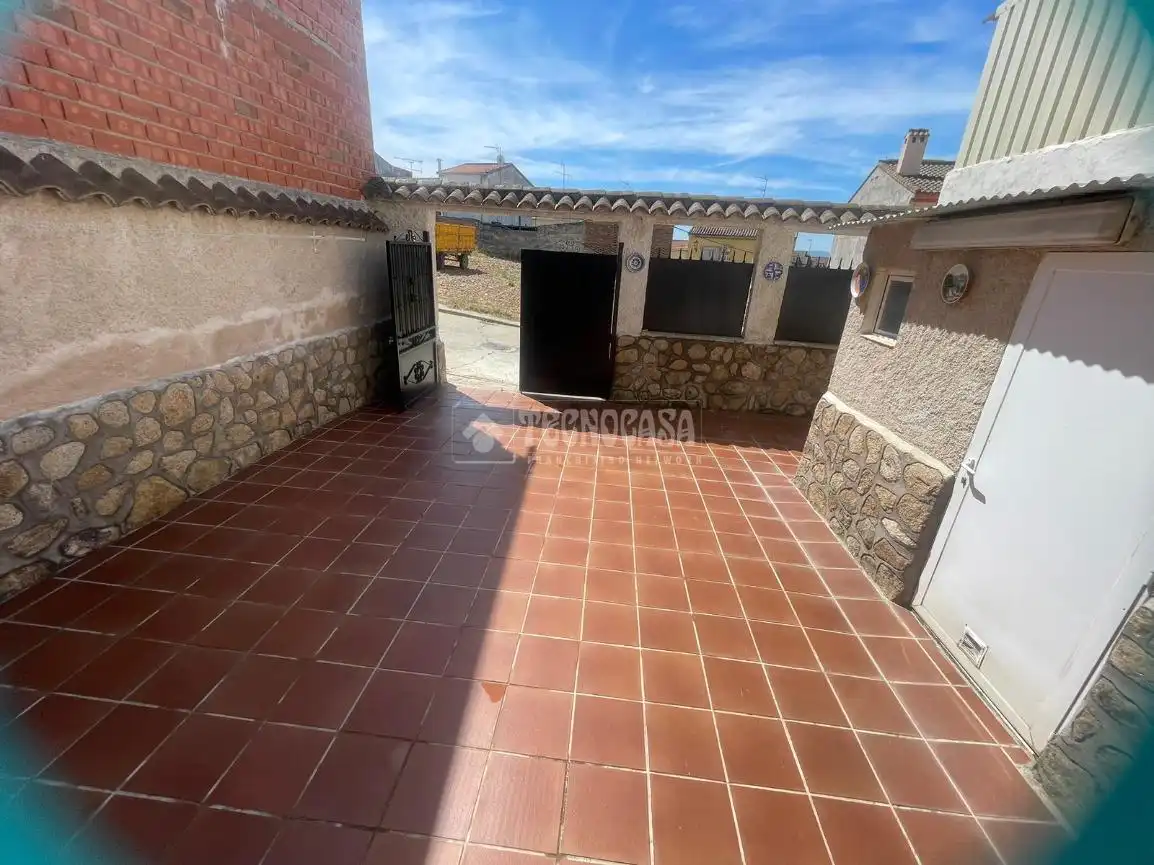 Vista exterior de Casa adosada en venta en Calera y Chozas con Aire acondicionado, Calefacción y Terraza