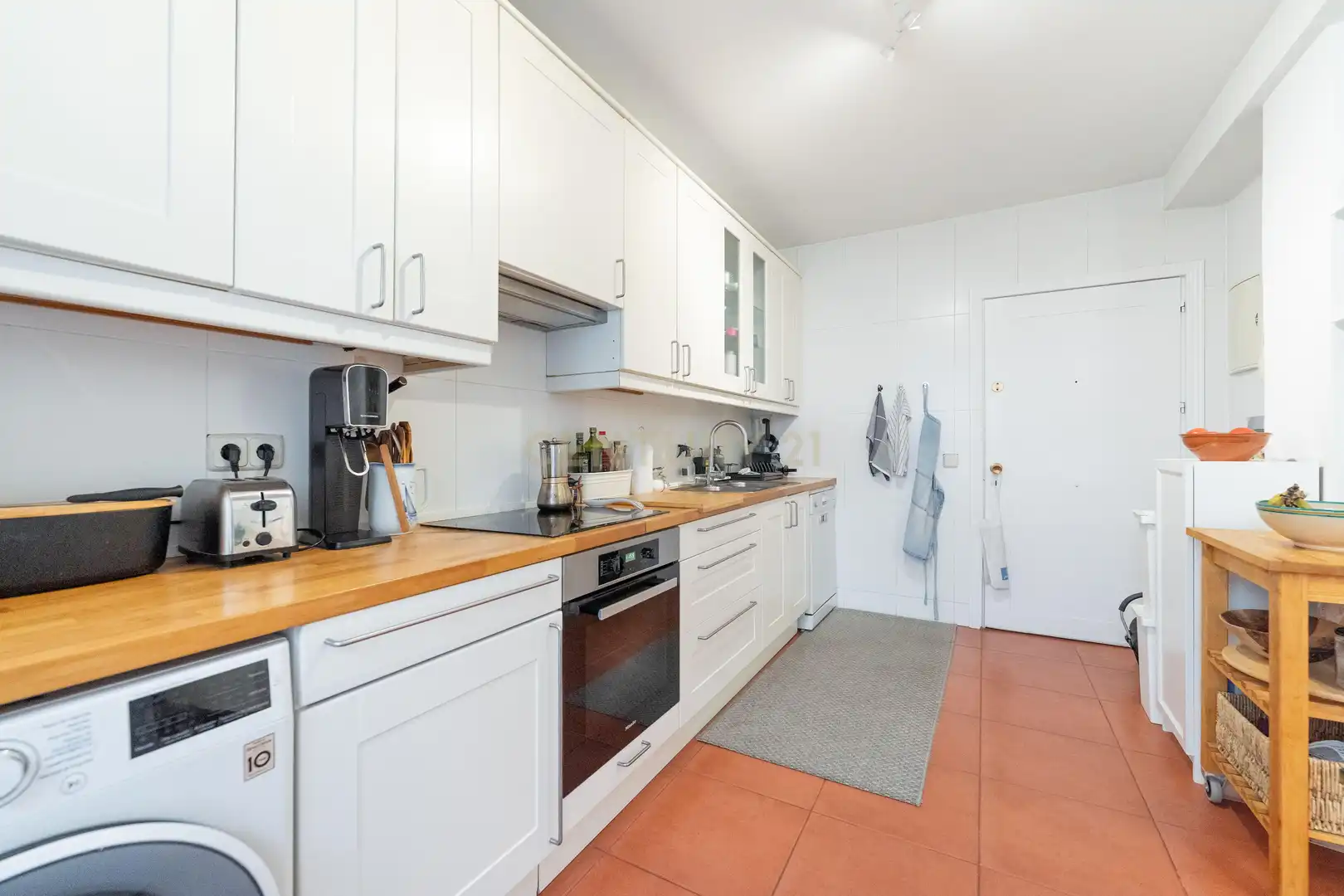 Kitchen of Apartments for rent in Pozuelo de Alarcón  with Oven, Washing machine and Microwave
