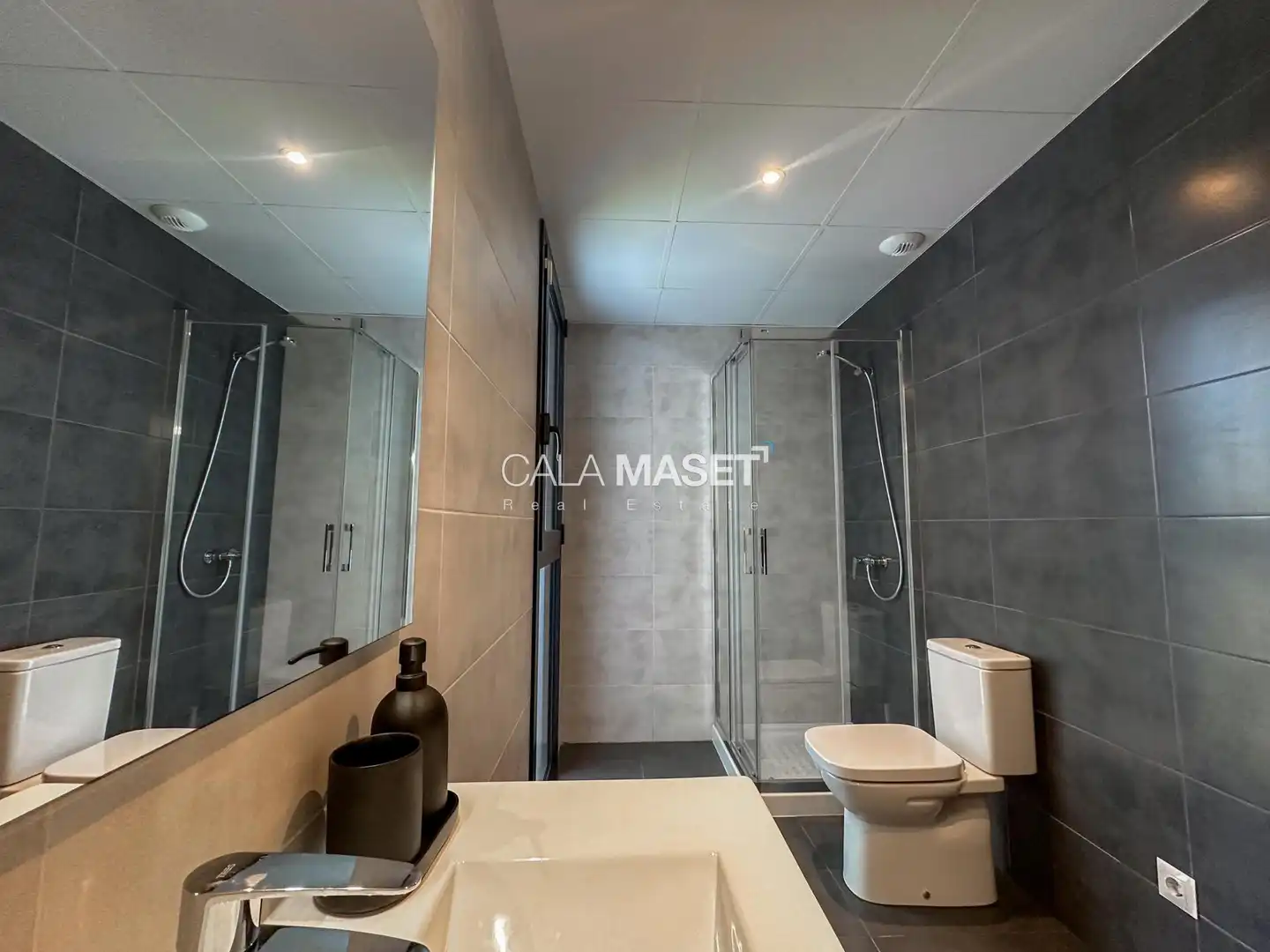 Bathroom of Apartments for rent in Castell d'Aro, Platja d'Aro i s'Agaró  with Swimming Pool