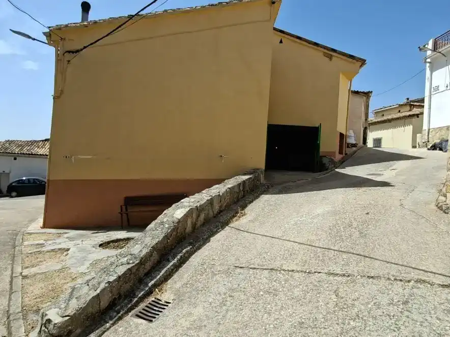 Vista exterior de Casa adosada en venda en Castillejo-Sierra amb Traster i Moblat