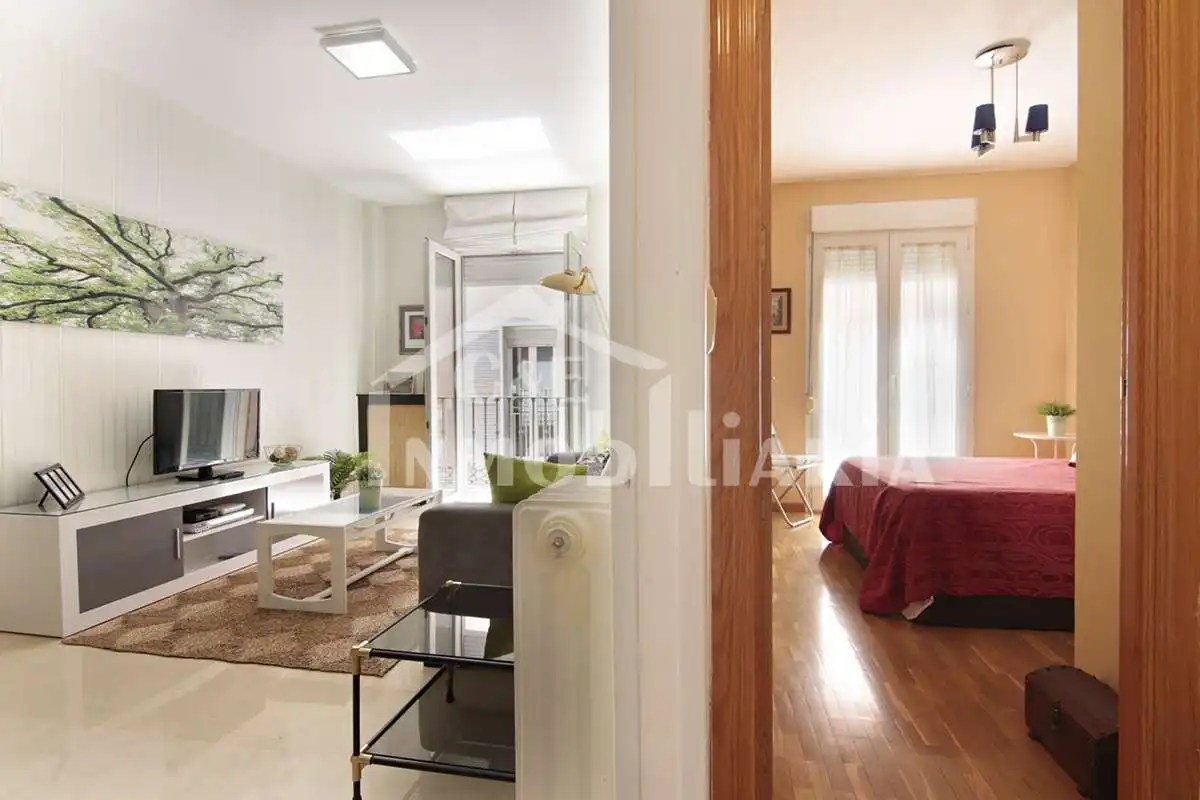 Habitación de Apartamento de alquiler en Granada con Aire acondicionado, Calefacción y Parquet