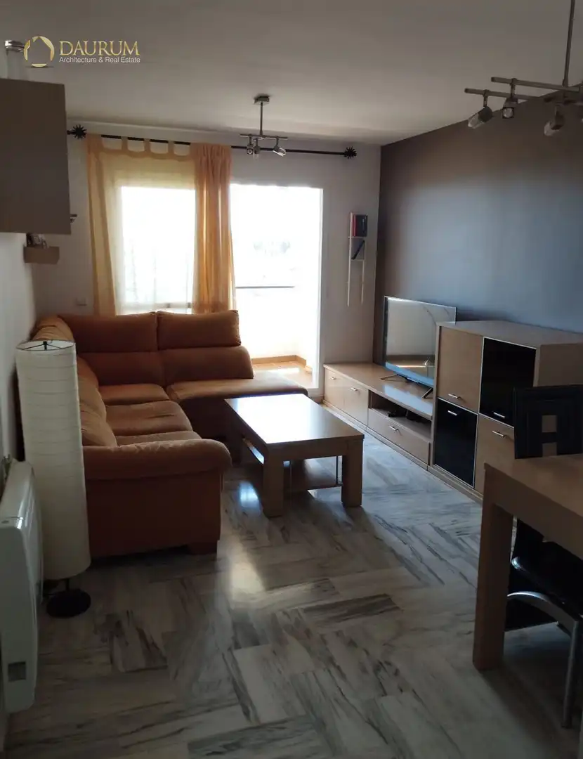 Sala d'estar de Pis en venda en Rincón de la Victoria amb Terrassa, Piscina i Piscina comunitària