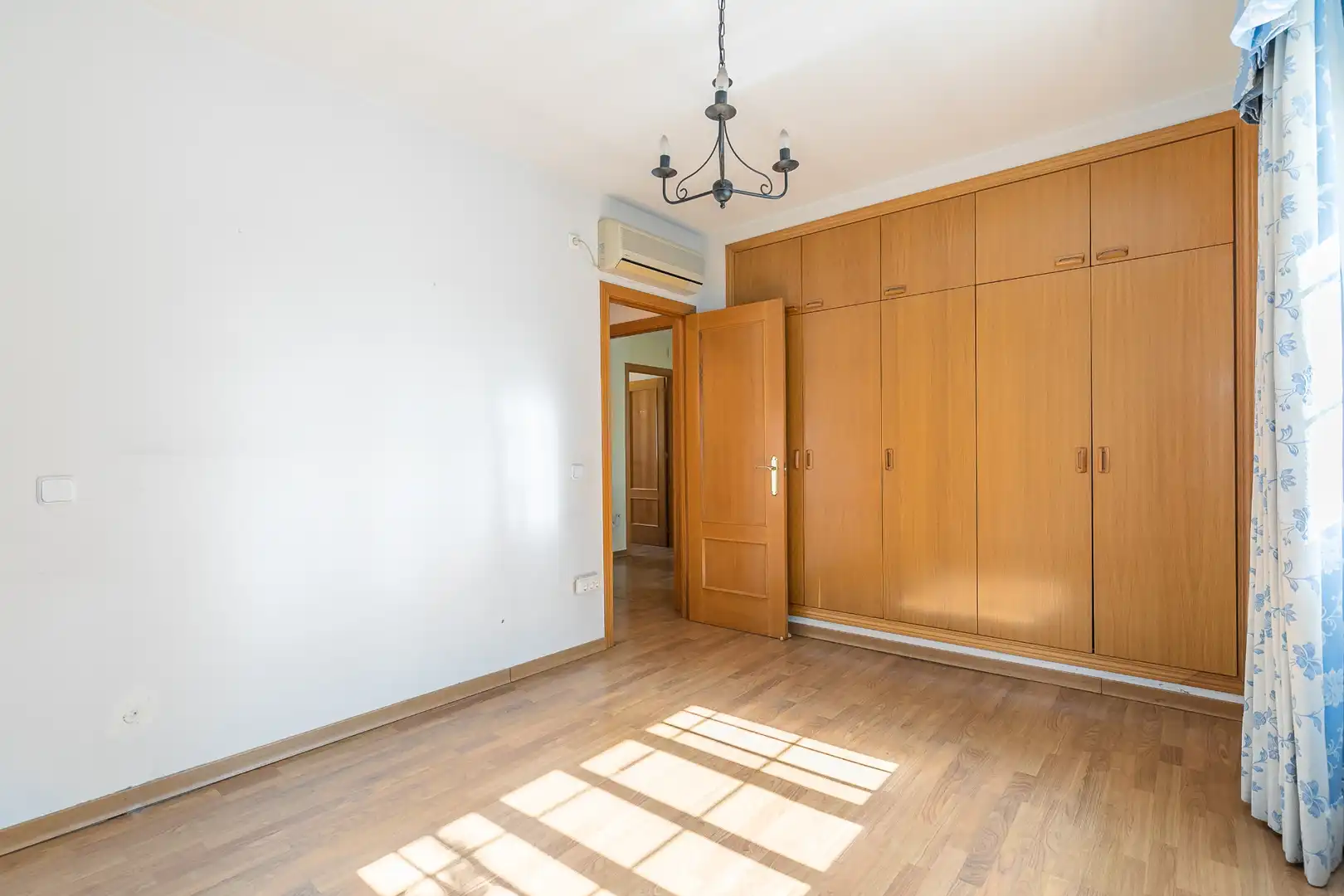 Dormitori de Casa o xalet en venda en Torrejón de Ardoz amb Aire condicionat, Calefacció i Jardí privat