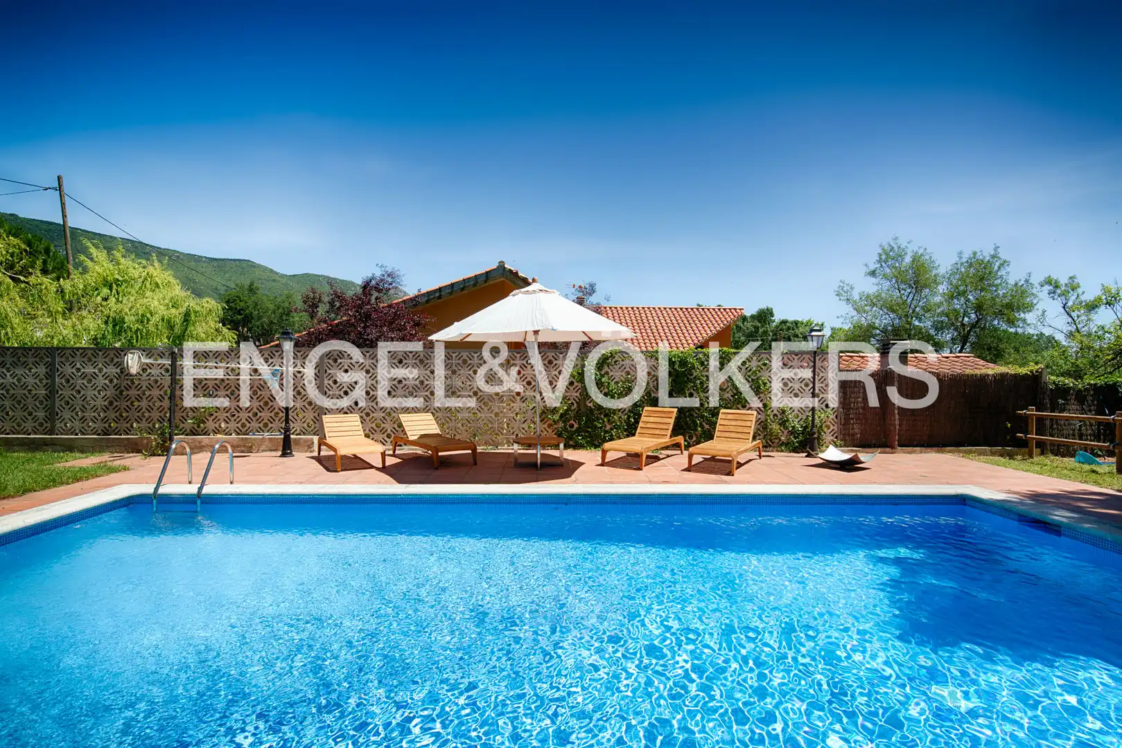 Piscina de Casa o chalet en venta en Maçanet de Cabrenys con Aire acondicionado, Calefacción y Jardín privado