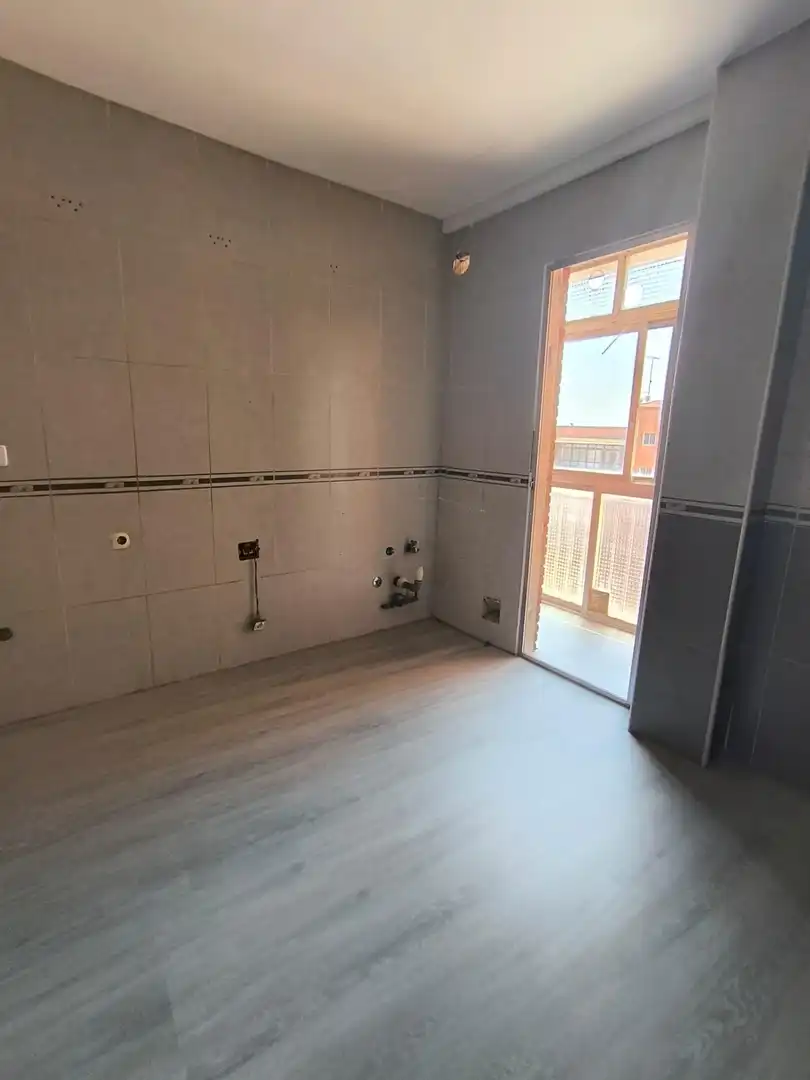 Baño de Piso en venta en Fuenlabrada con Terraza y Alarma
