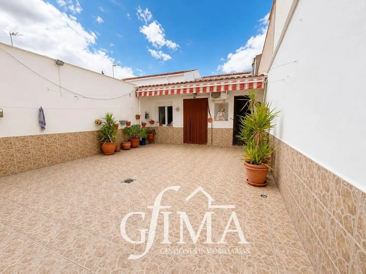 Vista exterior de Casa o chalet en venta en Tomelloso con Calefacción, Jardín privado y Terraza