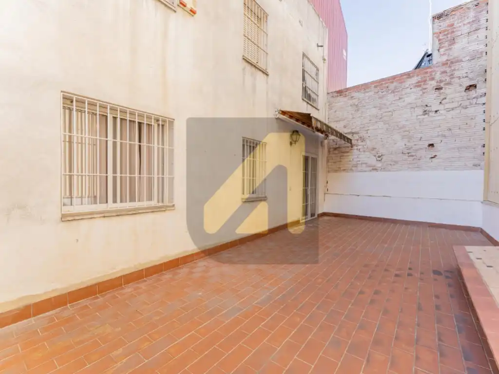 Vista exterior de Apartament en venda en L'Hospitalet de Llobregat