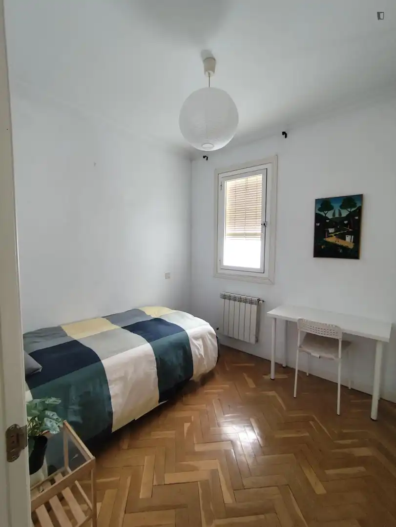 Dormitori de Apartament de lloguer en Madrid amb Aire condicionat, Moblat i Forn