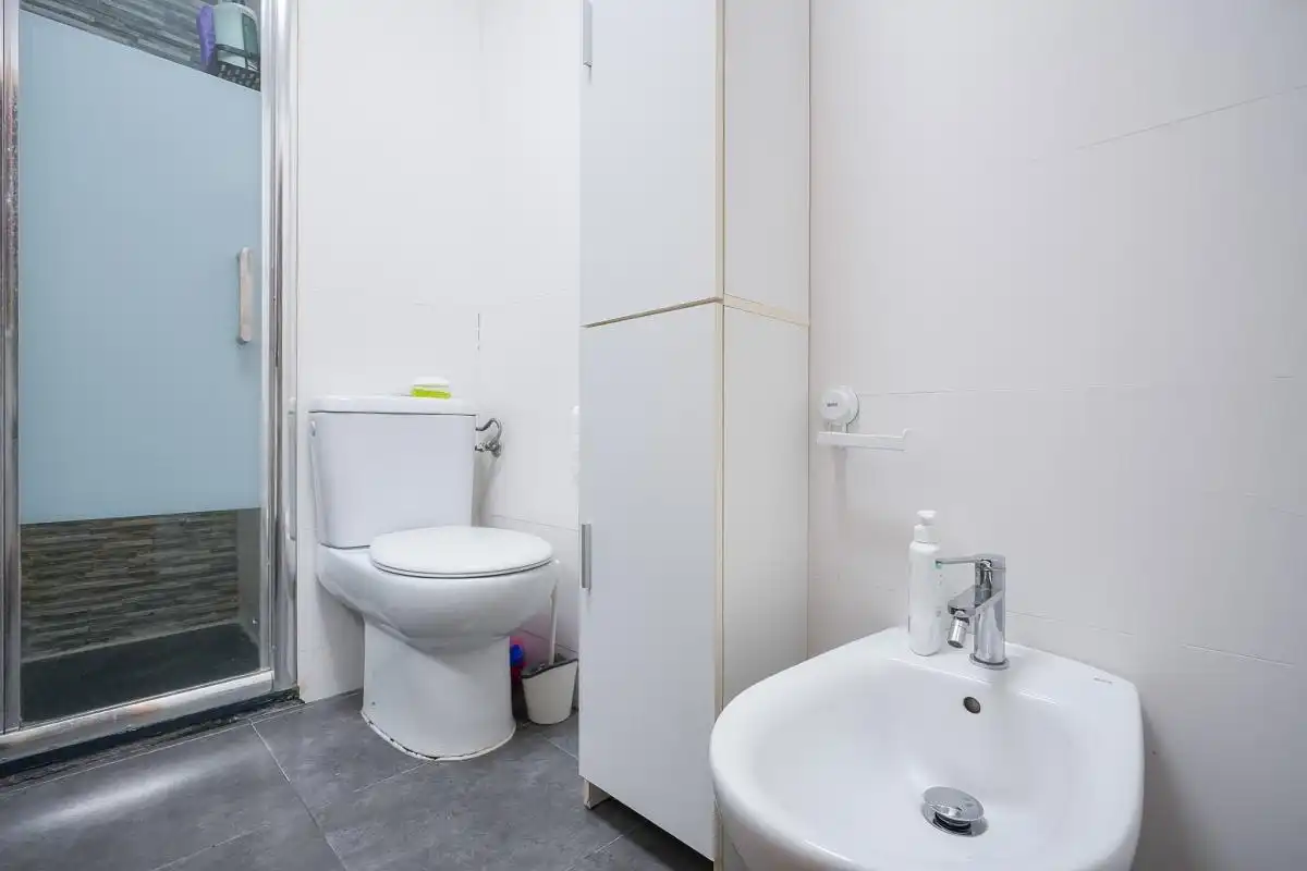 Baño de Casa adosada en venta en Pioz con Aire acondicionado, Calefacción y Jardín privado
