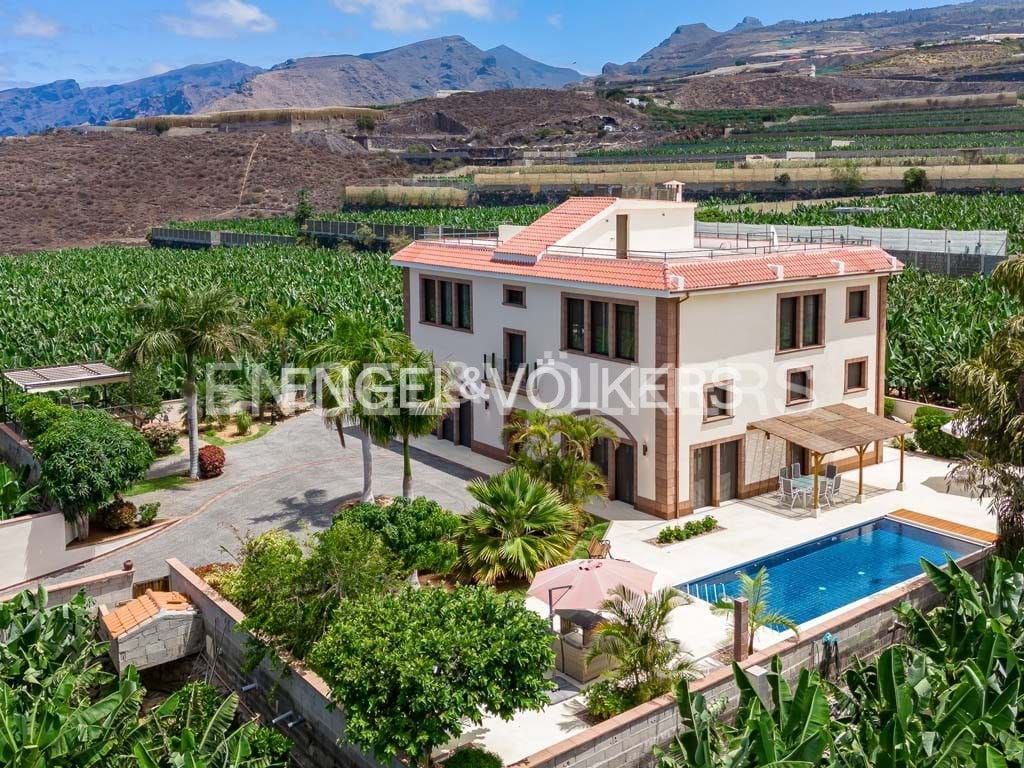Vista exterior de Casa o xalet en venda en Guía de Isora amb Aire condicionat, Terrassa i Piscina