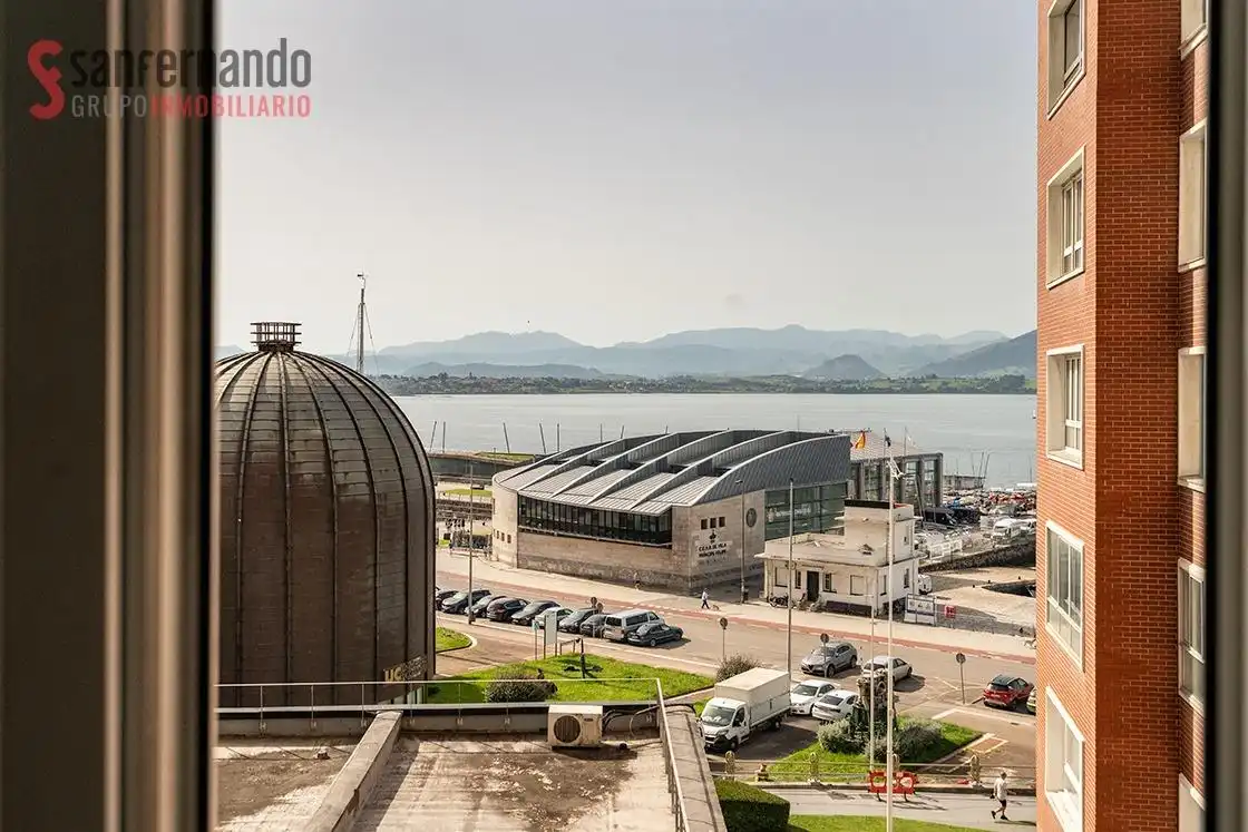 Piso con ascensor en venta en Reina Victoria