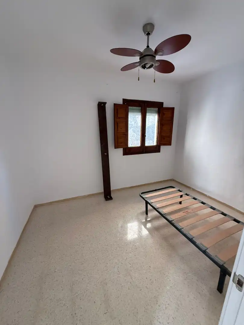 Bedroom of Flat for rent in Carmona  with Air Conditioner and Balcony