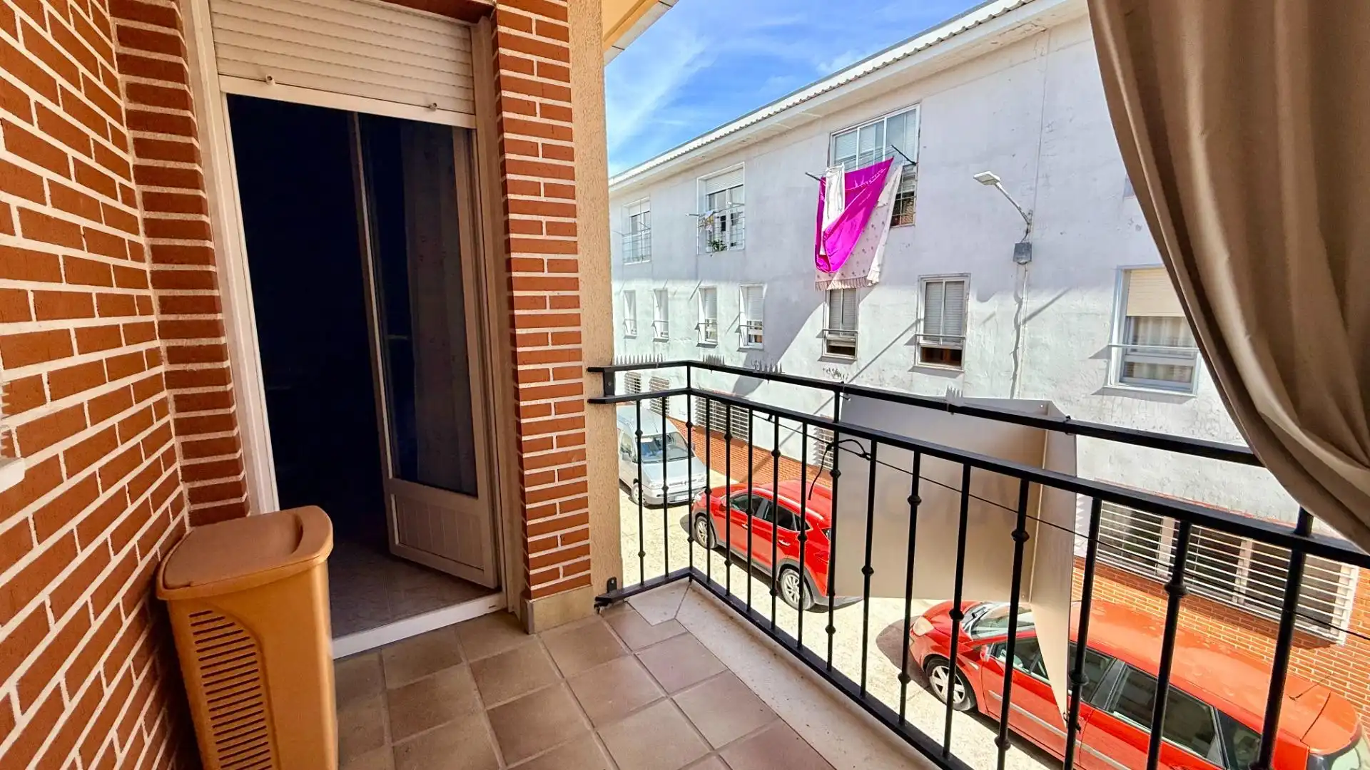 Terrasse von Einfamilien-Reihenhaus zum Verkauf in Cuéllar mit Heizung, Privatgarten und Abstellraum