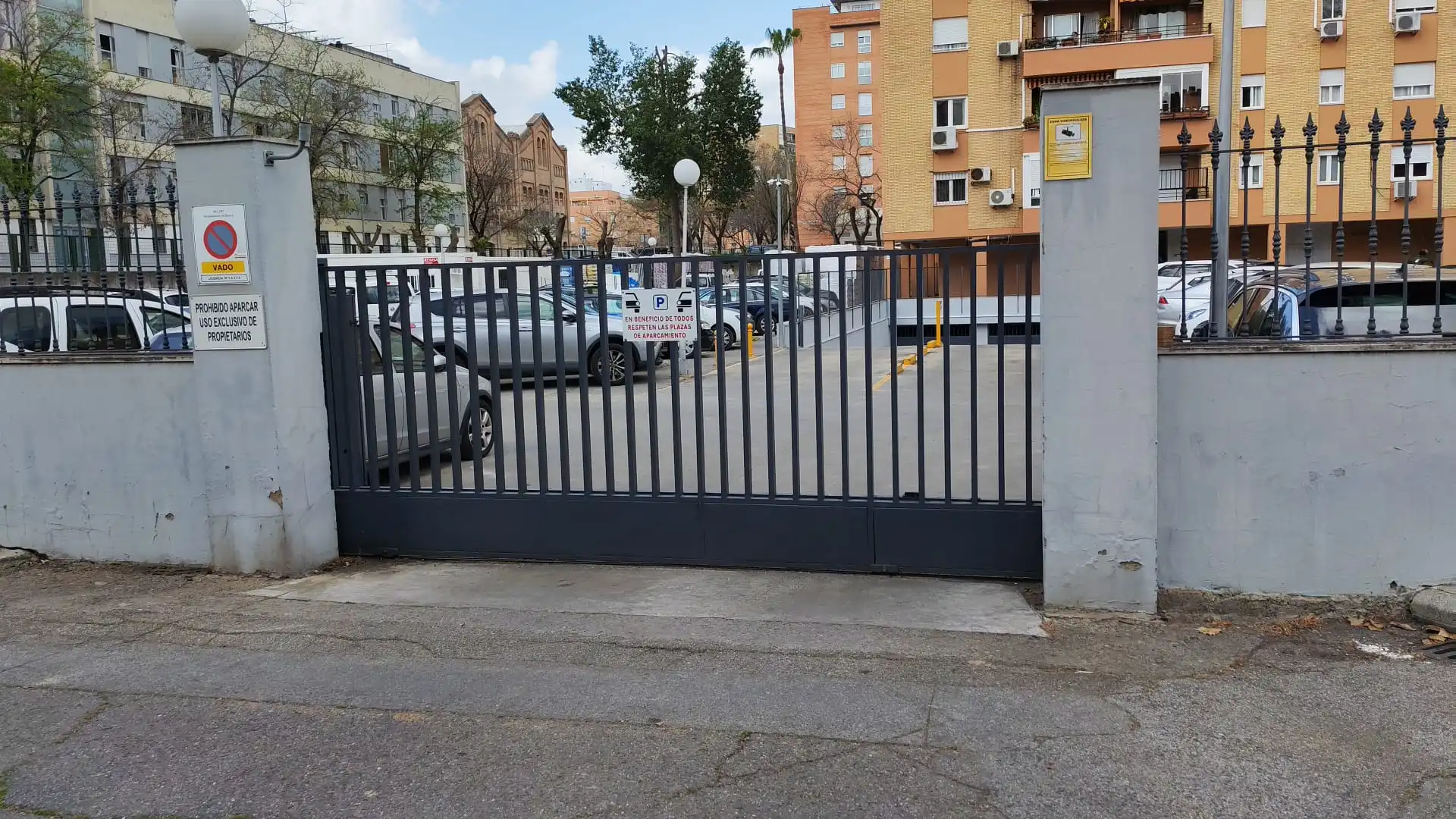 Parking of Flat for sale in Sevilla  with Air Conditioner, Parquet flooring and Terrace