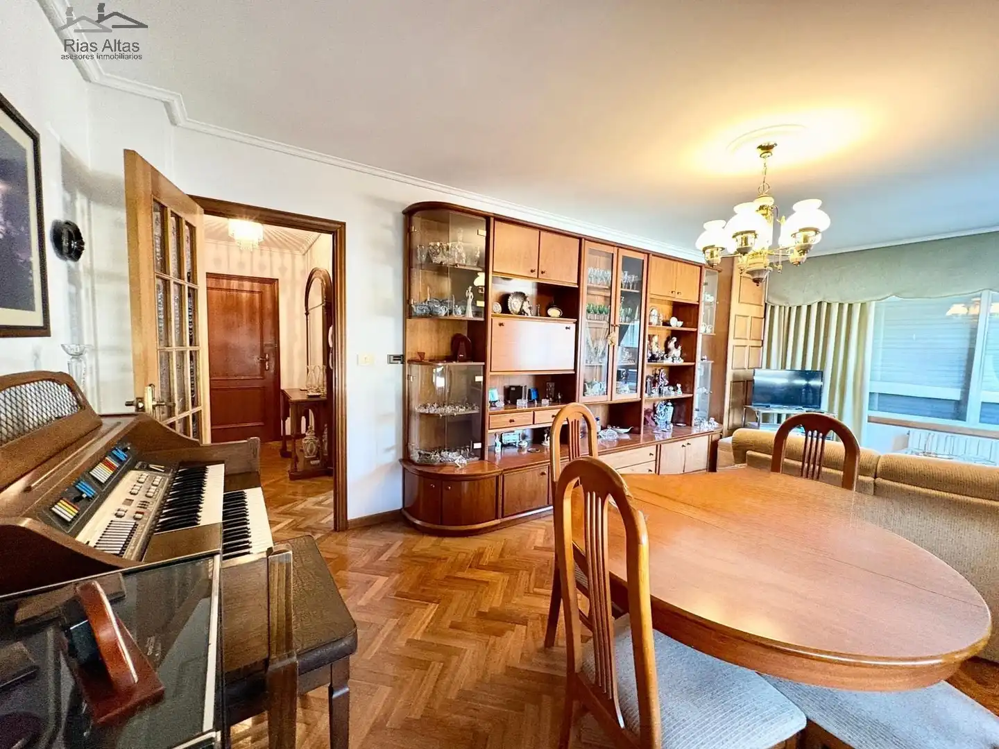 Comedor de Piso en venta en Cambre  con Calefacción, Parquet y Trastero