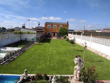 Villa con balcone in vendita a Calle Calle Imprenta 18