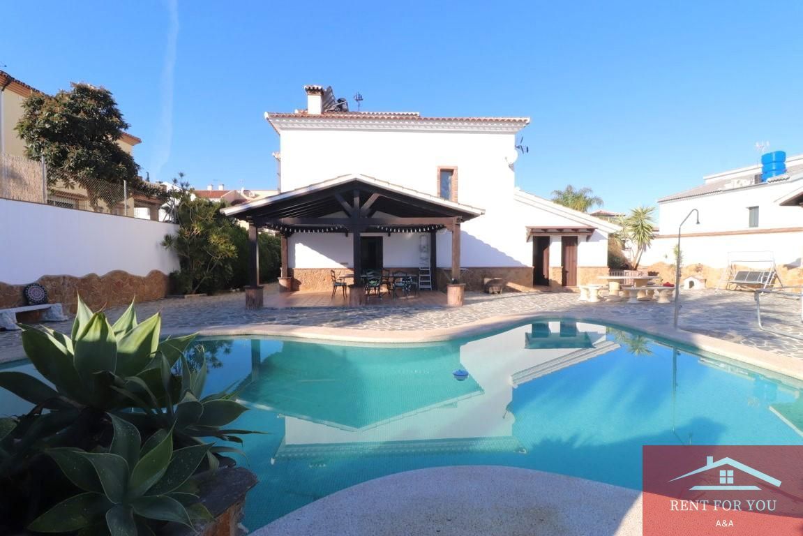 Piscina de Casa o xalet de lloguer en Alhaurín El Grande amb Aire condicionat, Jardí privat i Terrassa