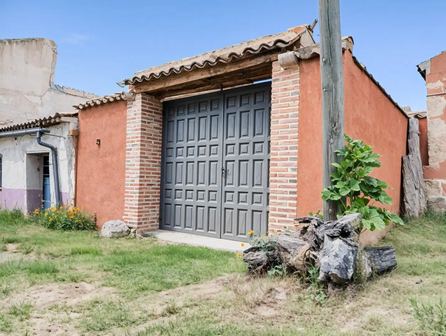 Außenansicht von Haus oder Chalet zum Verkauf in Santa María la Real de Nieva mit Privatgarten