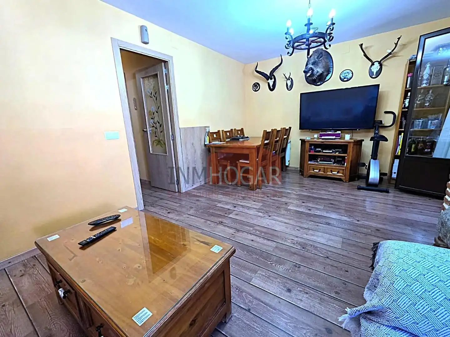 Sala d'estar de Casa adosada en venda en Navalmoral amb Aire condicionat, Calefacció i Moblat