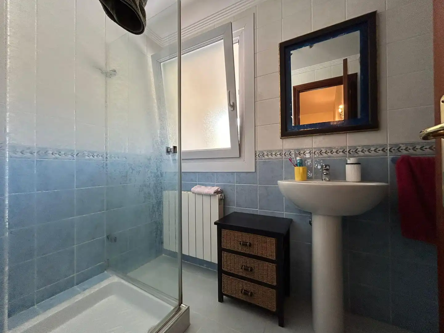 Baño de Casa adosada en venta en Artziniega con Calefacción, Jardín privado y Terraza