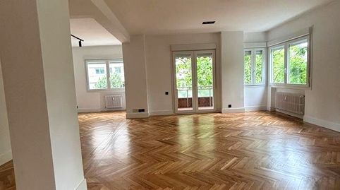 Foto 2 de Piso de alquiler en De Orense, Castillejos - Cuzco, Madrid Capital