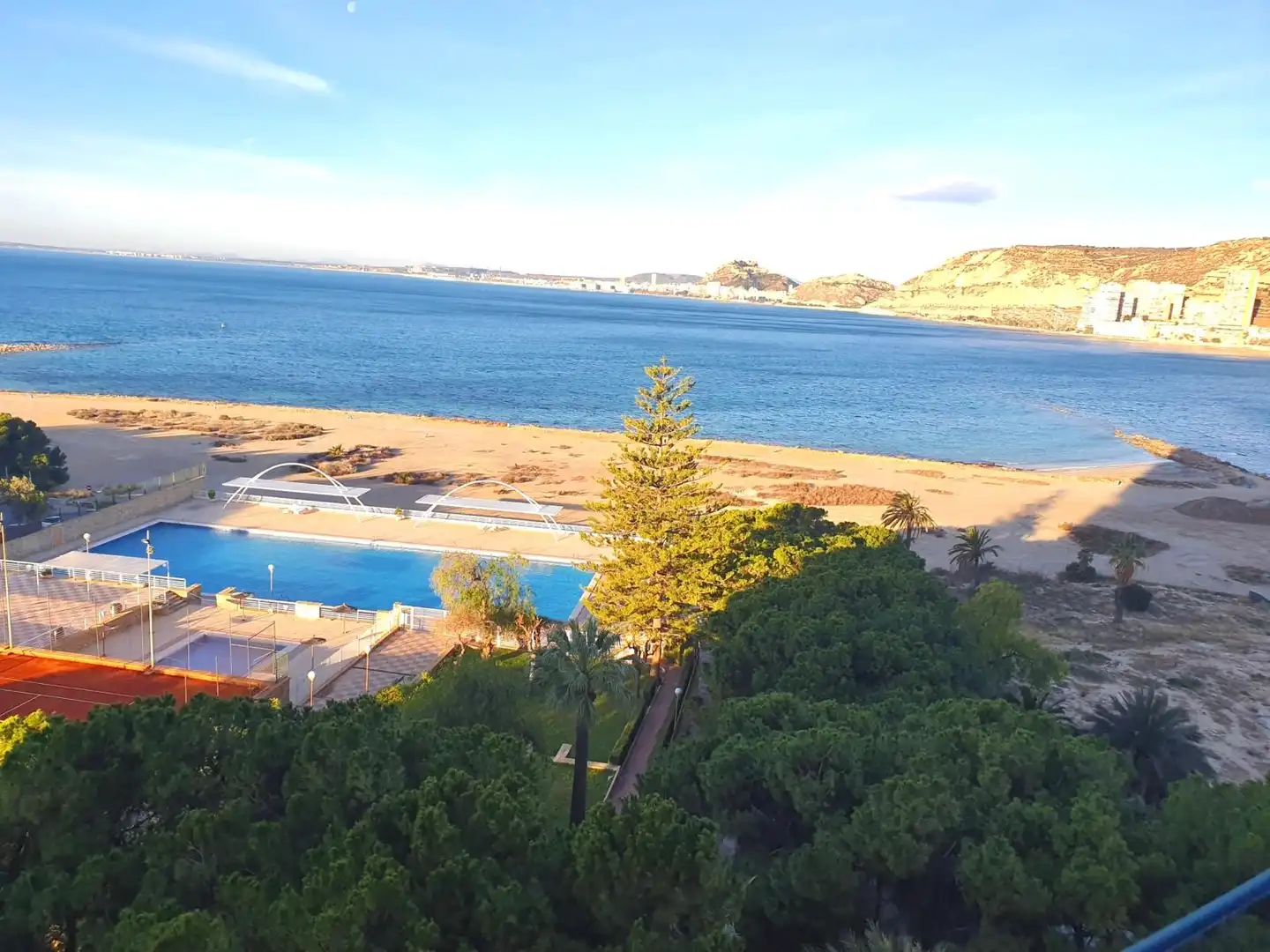 Piscina de Apartament en venda en Alicante / Alacant amb Aire condicionat, Calefacció i Terrassa