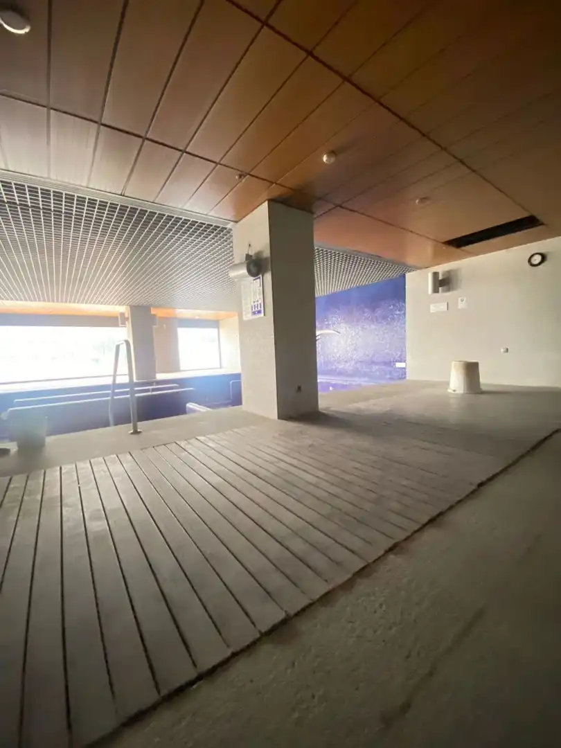 Schwimmbecken von Geschaftsraum zum Verkauf in Marbella