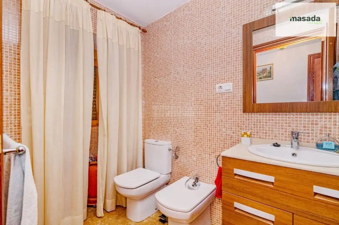 Baño de Casa adosada en venta en Montefrío