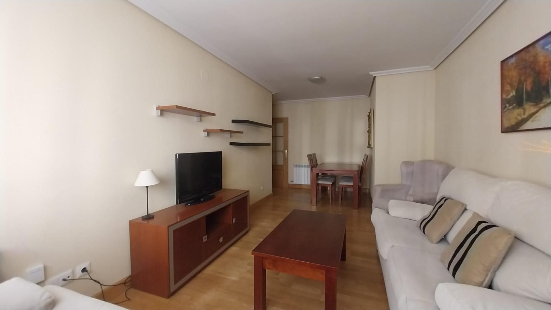 Sala de estar de Piso en venta en Valladolid Capital con Calefacción, Jardín privado y Trastero