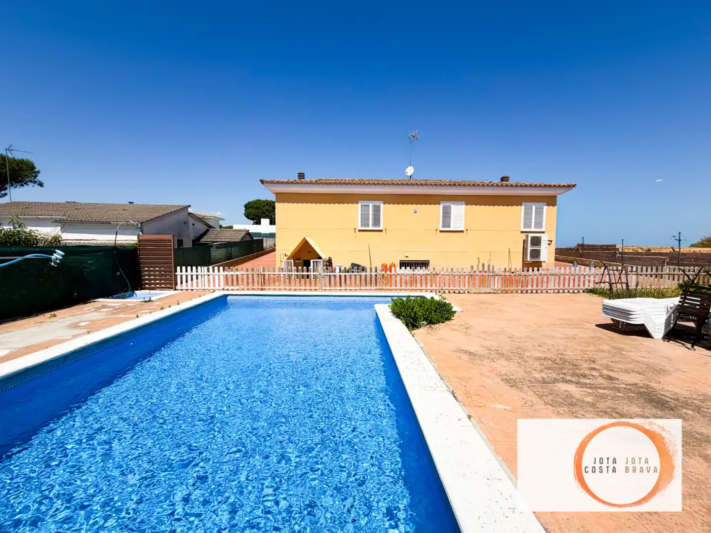 Casa amb piscina en venda a La Goba