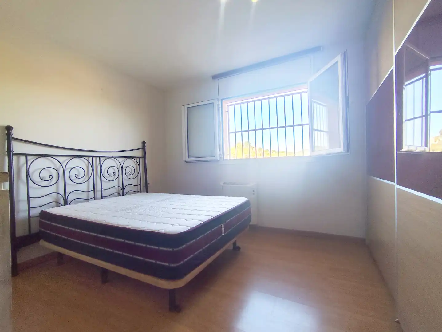 Schlafzimmer von Wohnung zum Verkauf in Òdena mit Heizung, Parkett und Möbliert
