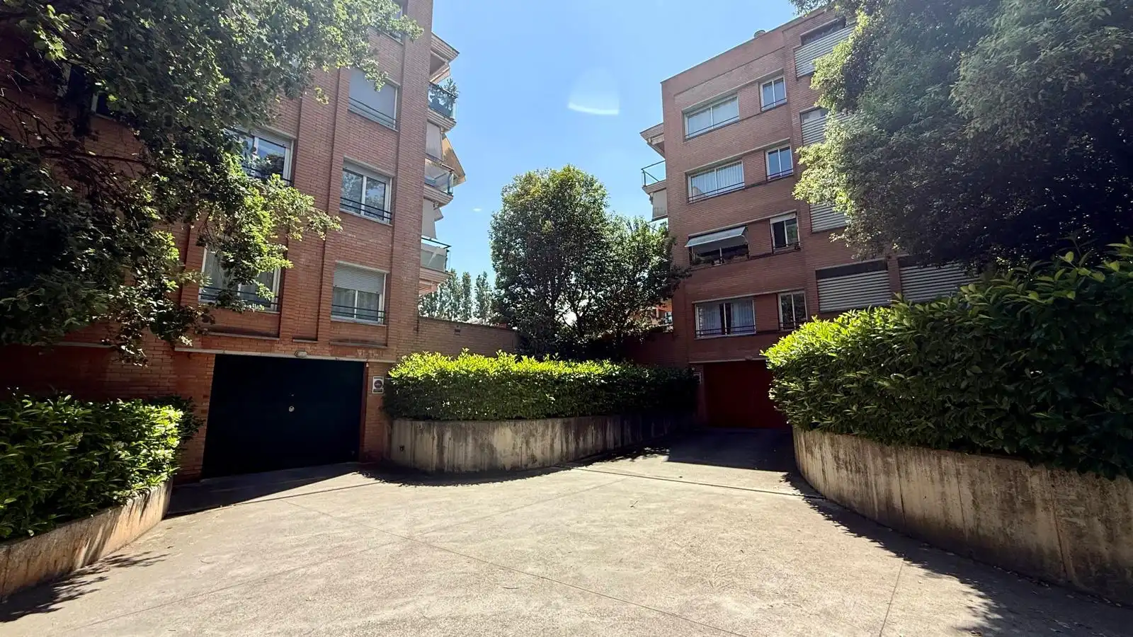 Aparcament de Apartament en venda en Sant Cugat del Vallès amb Jardí privat, Terrassa i Traster