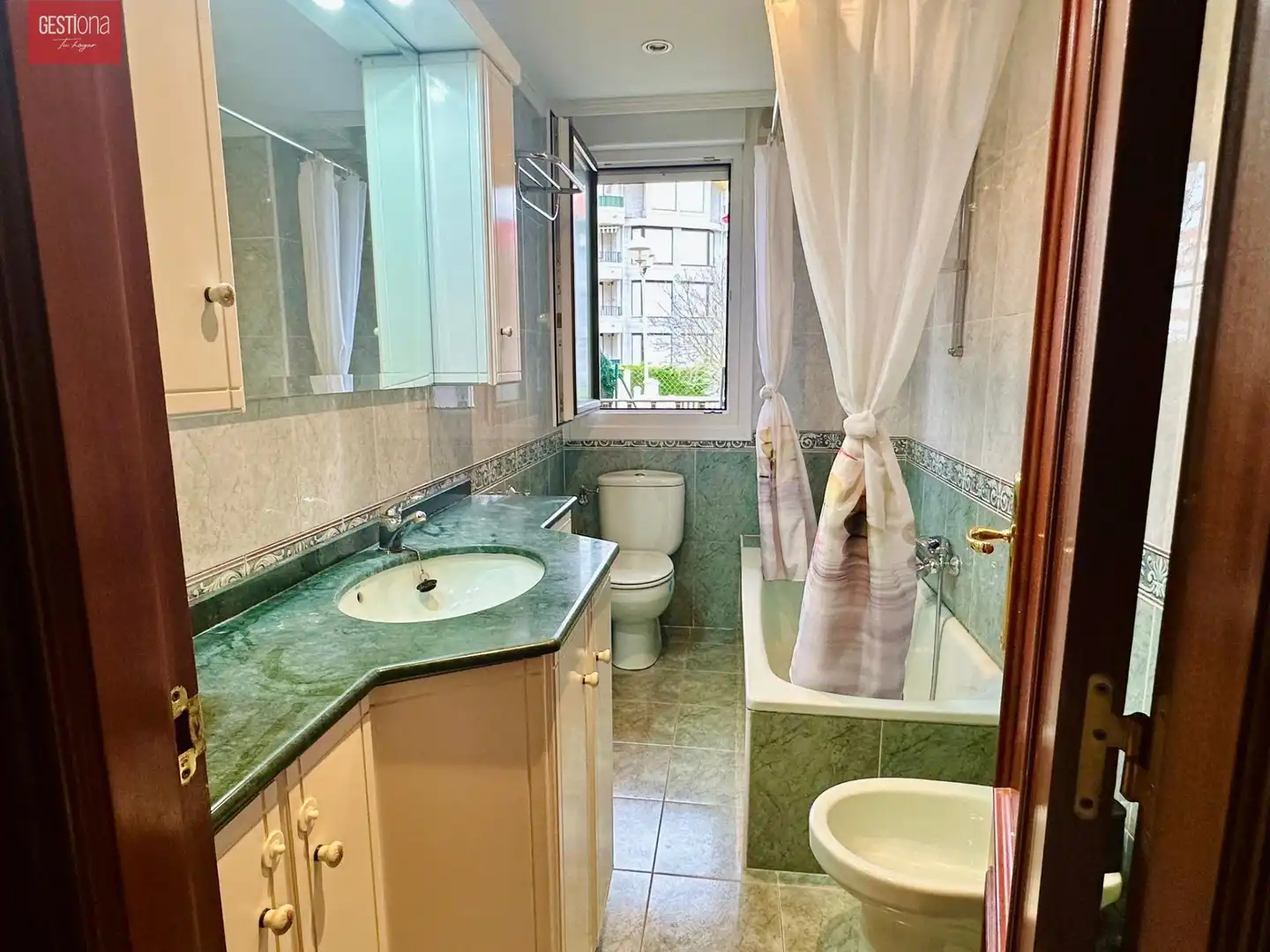 Baño de Apartamento en venta en Noja con Calefacción, Trastero y Amueblado