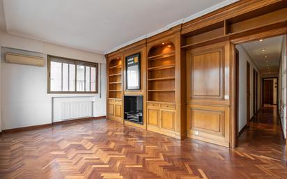 Living room of Flat for sale in  Madrid Capital  with Air Conditioner and Heating