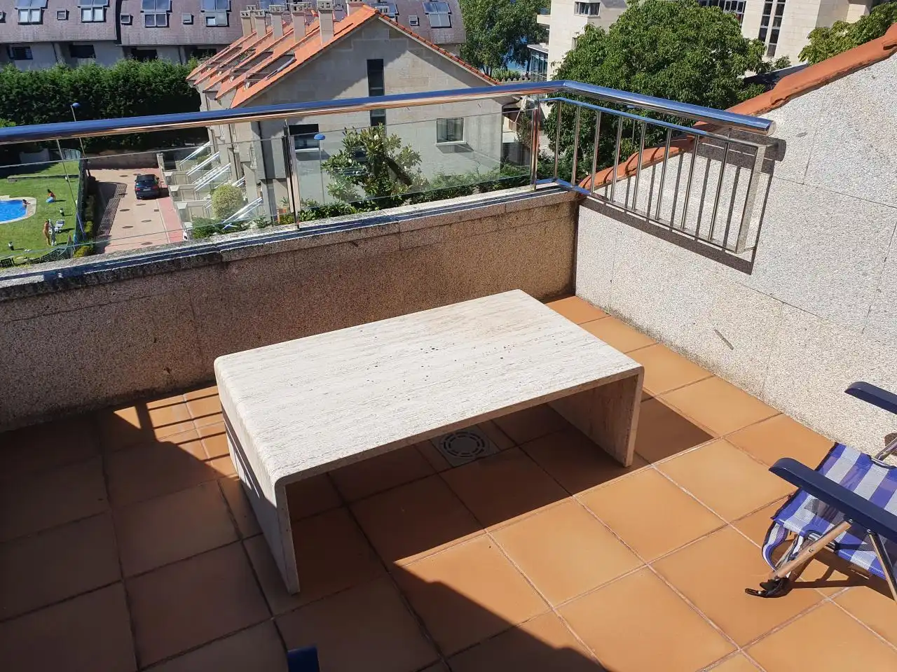 Terrassa de Casa adosada en venda en Vigo  amb Calefacció, Jardí privat i Moblat