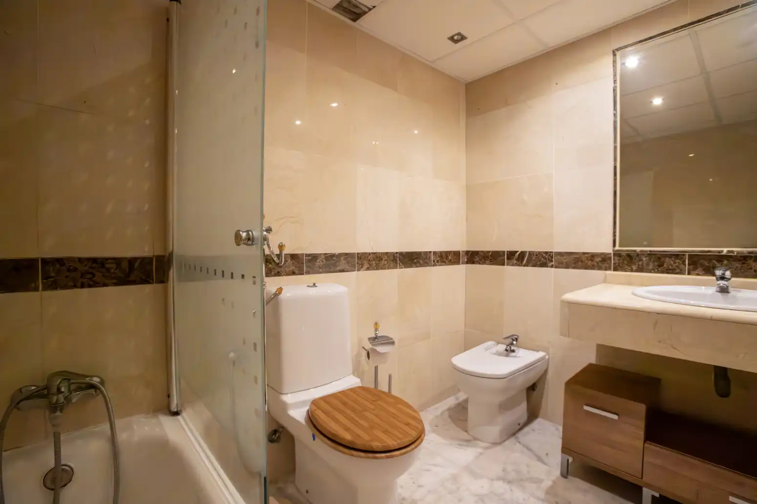Baño de Piso en venta en Benalmádena con Aire acondicionado, Calefacción y Jardín privado
