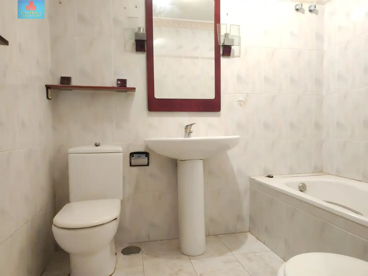 Baño de Casa adosada en venta en Ávila con Calefacción, Jardín privado y Trastero
