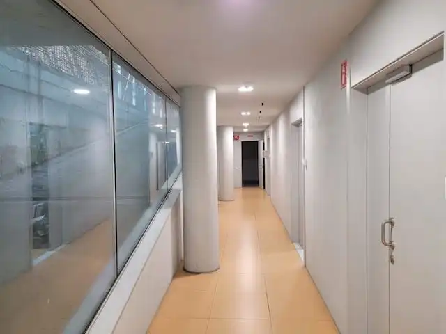 Büro zur Miete in Barcelona mit Klimaanlage, Heizung und Terrasse