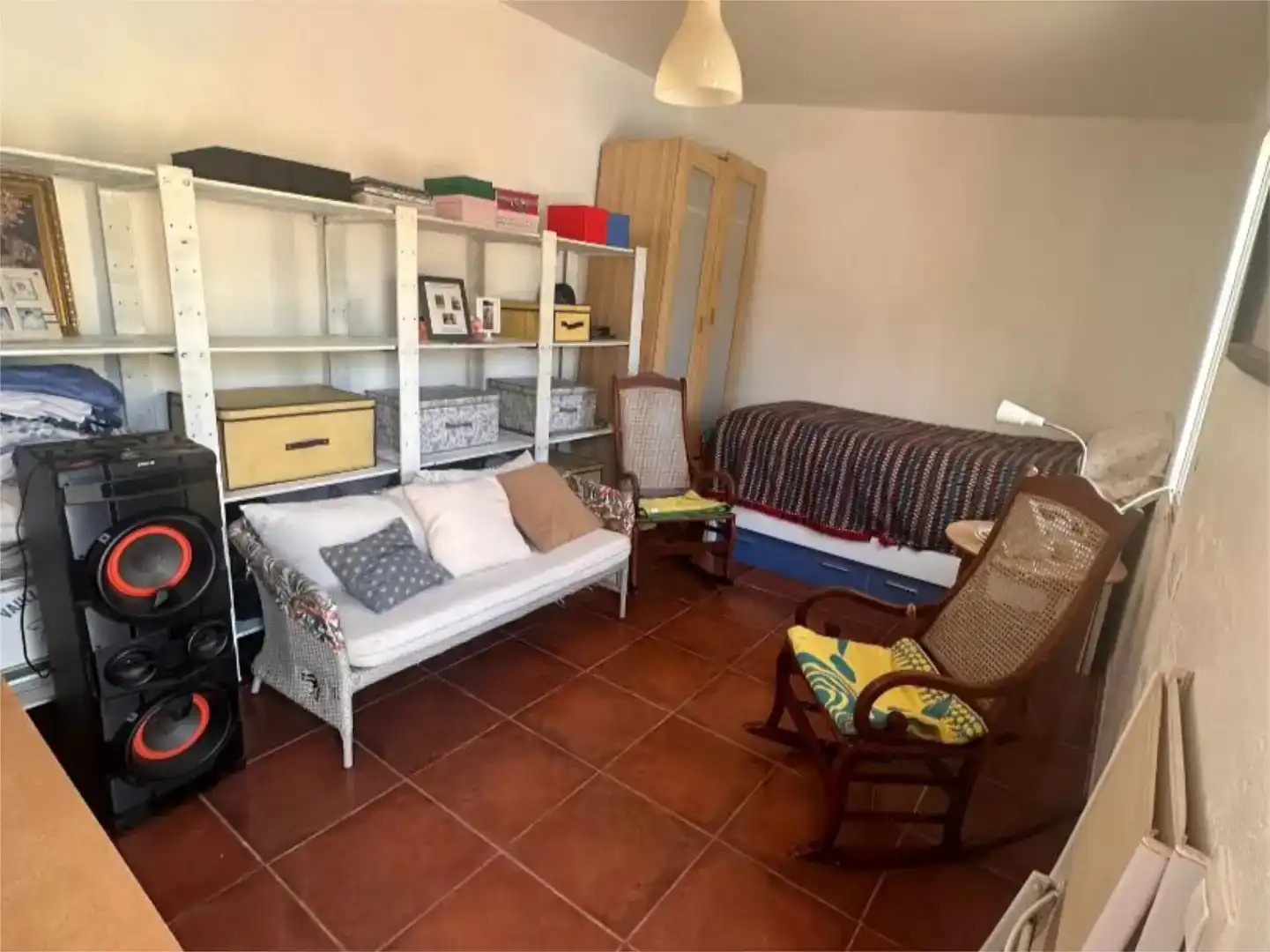 Dormitori de Casa adosada per a compartir en Dos Hermanas amb Aire condicionat, Jardí privat i Piscina