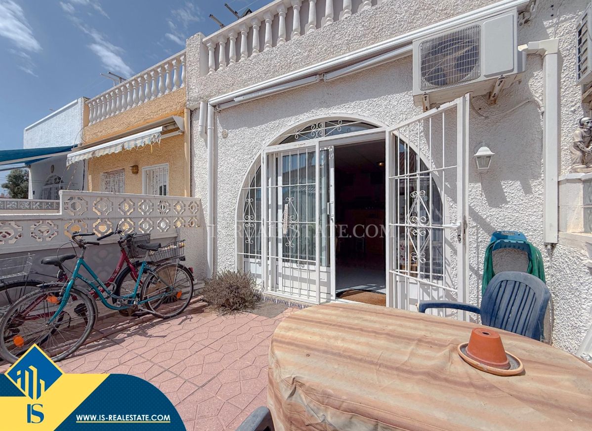 Exterior view of House or chalet for sale in Torrevieja  with Air Conditioner, Heating and Terrace